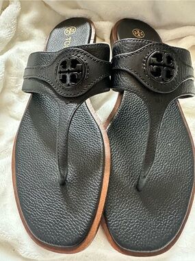 Tory Burch Carson Black Leather Thong Welt Sandals - Size 9
